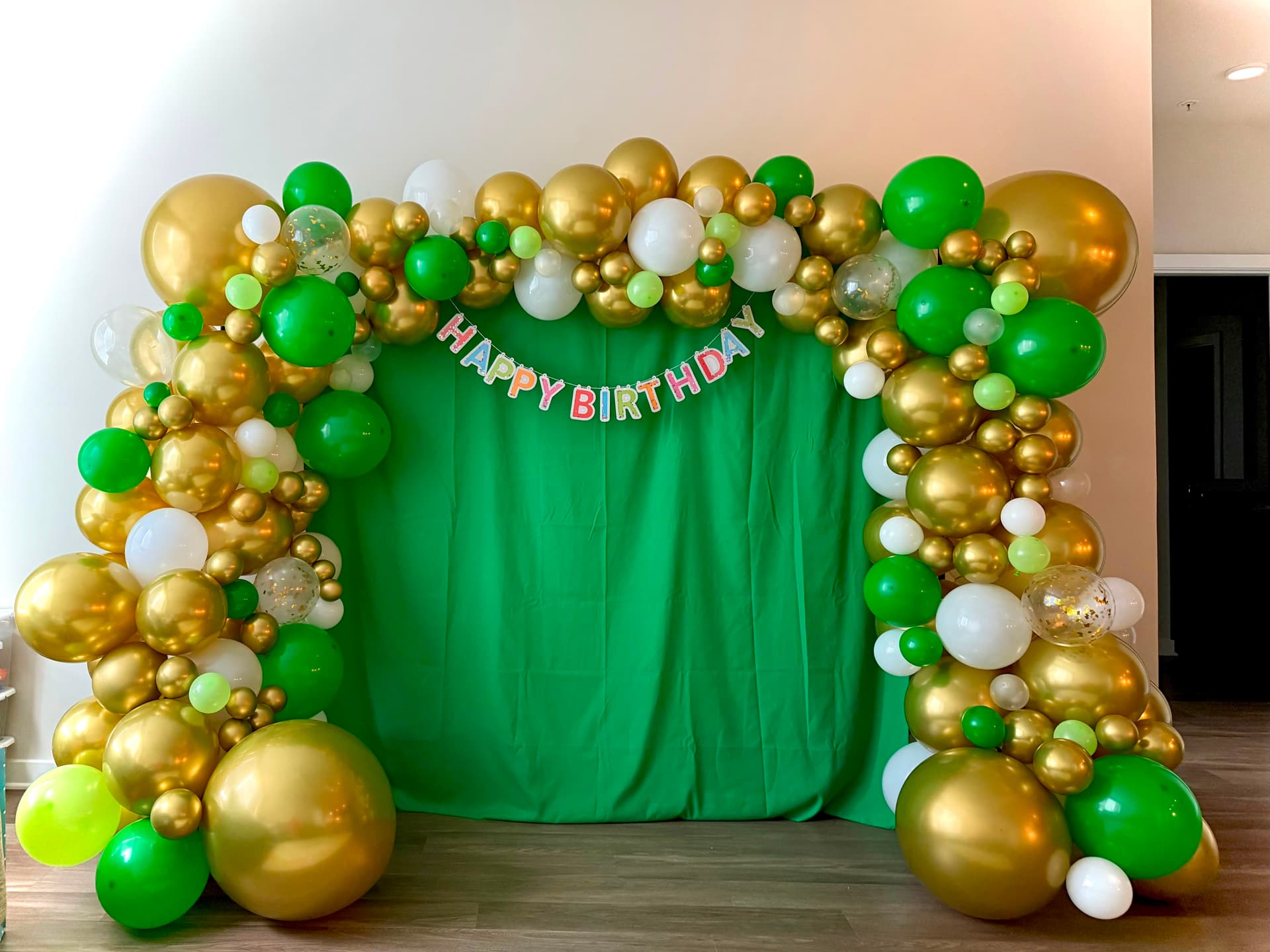 Backdrop & Balloon Decor